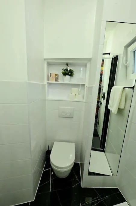 Apartment Wonderland Electric Mit Balkon Im Zentrum Zadar Croatia