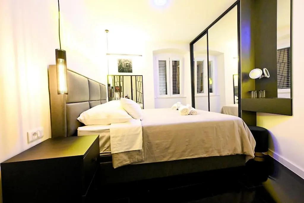 Apartment Wonderland Electric Mit Balkon Im Zentrum Zadar